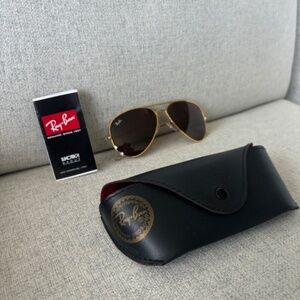 Ray-Ban Aviator Classic Gold Sunglasses